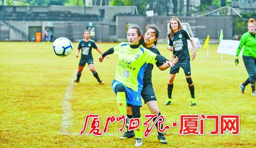 首届全女子足球赛登陆琴岛 是国内首个国际业余女子足球赛