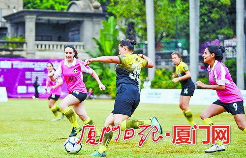 首届全女子足球赛登陆琴岛 是国内首个国际业余女子足球赛