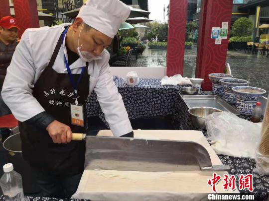 西安首届凉皮美食节开幕 将持续至11月18日