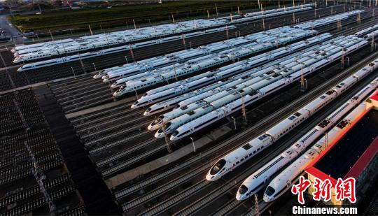 图为中国铁路哈尔滨局集团有限公司管内动车组。中国铁路哈尔滨局集团有限公司提供
