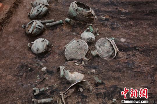 出土的铜器。陕西省考古研究院 供图