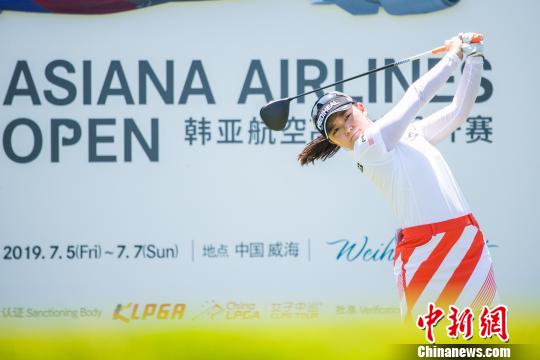 韩亚航空高尔夫公开赛次轮韩国球员李多娟升至榜首