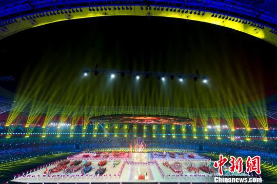 中国第二届青年运动会太原开幕。　韦亮 摄