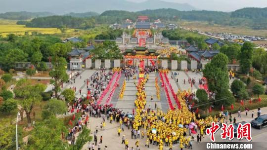 12日，第25届世界客属石壁祖地祭祖大典在福建省宁化石壁村客家公祠举行。供图