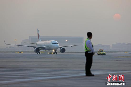 资料图：A320型飞机。<a target='_blank'  data-cke-saved-href='http://www.chinanews.com/' href='http://www.chinanews.com/'>中新社</a>记者 殷立勤 摄
