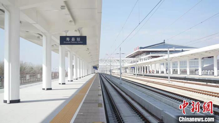 资料图：寿县站站台。　钟欣 摄