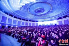 大型经典影视新年音乐会在北京展览馆剧场开幕 现场演绎多首经典影视歌曲