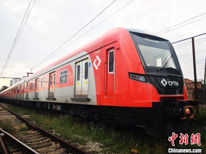 中国造城轨列车在巴西圣保罗市正式上线投入运营