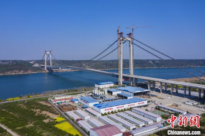 湖北宜昌白洋长江公路大桥项目复工 程国毅 摄