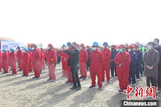 3月24日，新疆阜康市2020年第一批新建重点项目集中开工。　陶拴科 摄