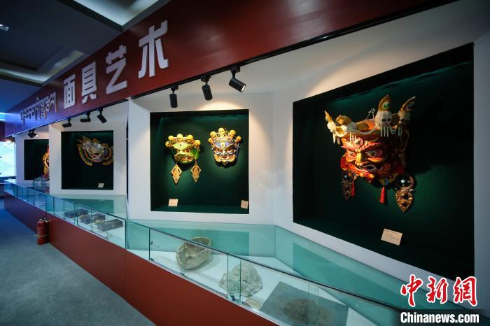 图为西藏面具艺术展览。　何蓬磊 摄