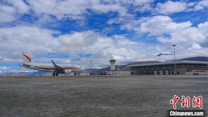 图为西藏民航航班抵达阿里昆莎机场(资料图)。民航西藏区局 供图