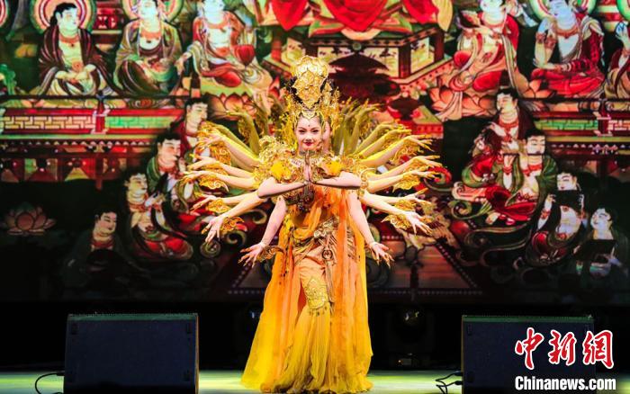 兰州黄河之滨展百场演出涵盖敦煌舞等多种艺术