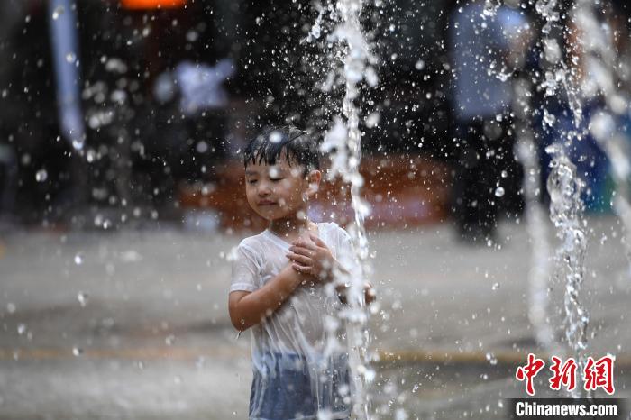“火炉”发威重庆8月局地极端最高气温可达42℃
