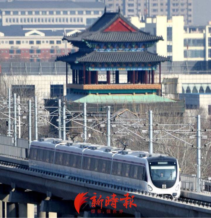 济南地铁1号线采用“4B”编组，定员960人左右 新时报记者王锋摄